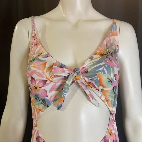 Hurley Brand New Floral Multicolor Pink Monokini Swimsuit Medium - Picture 4 of 12